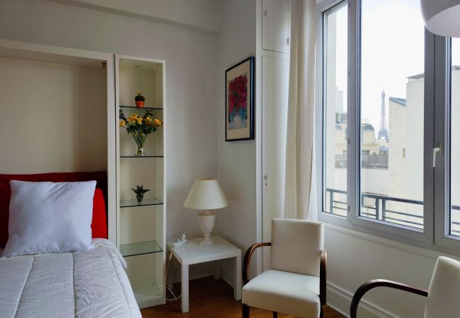 Studio à Paris - Avenue Franklin Roosevelt - Paris 8 - 108079 Studio à Paris - Avenue Franklin Roosevelt - Paris 8 - 108079