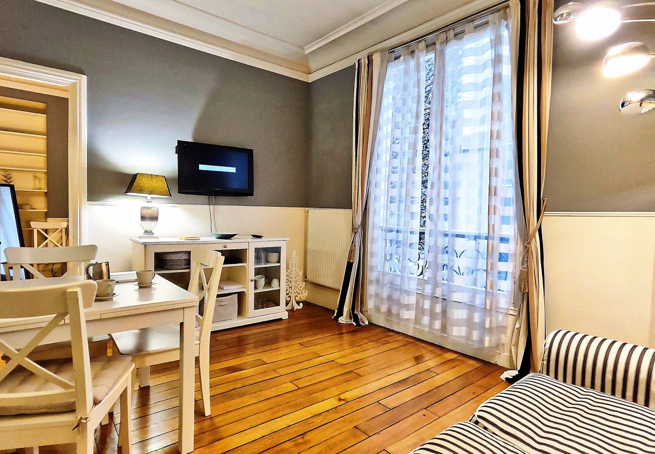 Appartement à Paris - Rue Quentin-Bauchart - Paris 8 - 208075