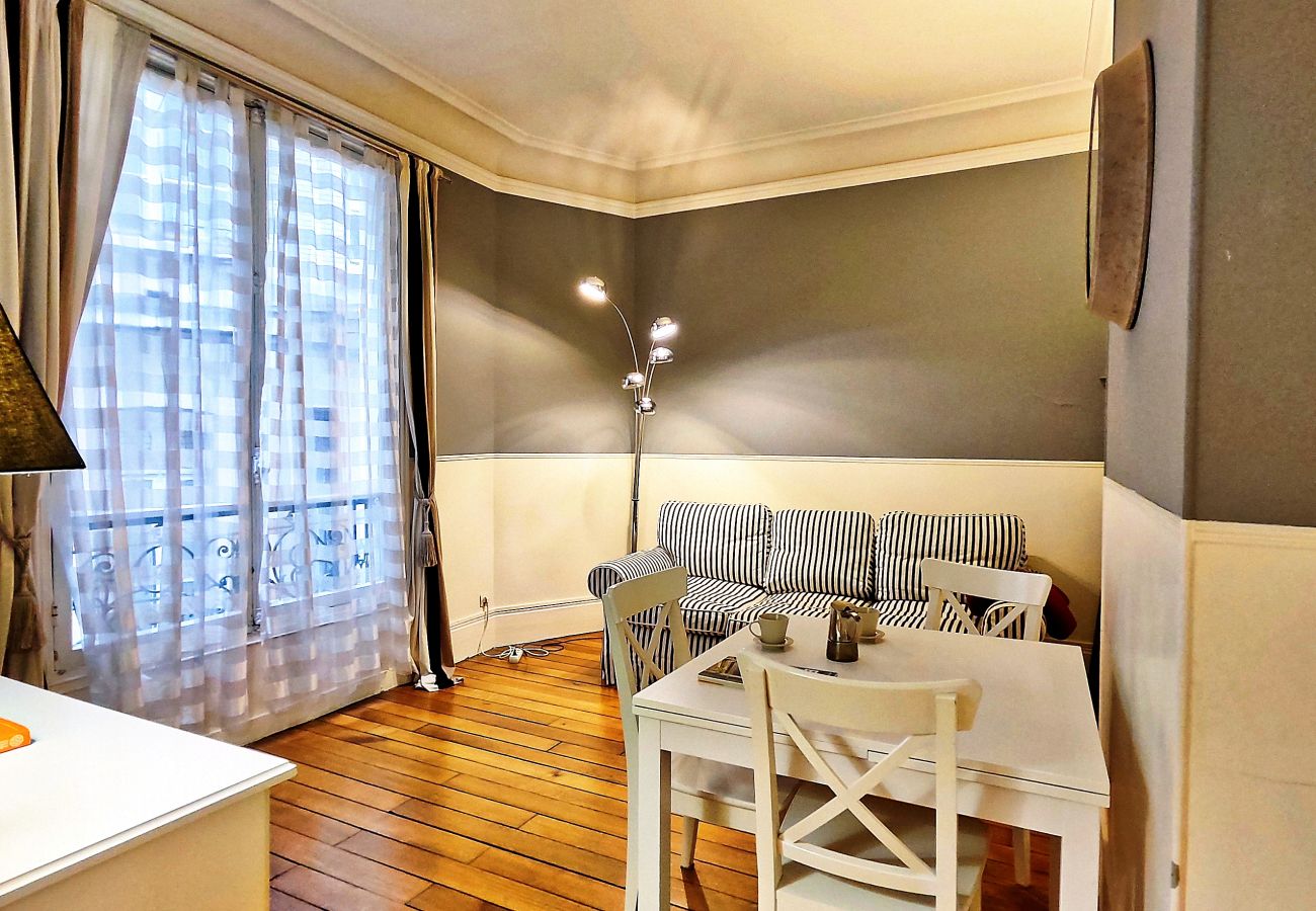 Appartement à Paris - Rue Quentin-Bauchart - Paris 8 - 208075