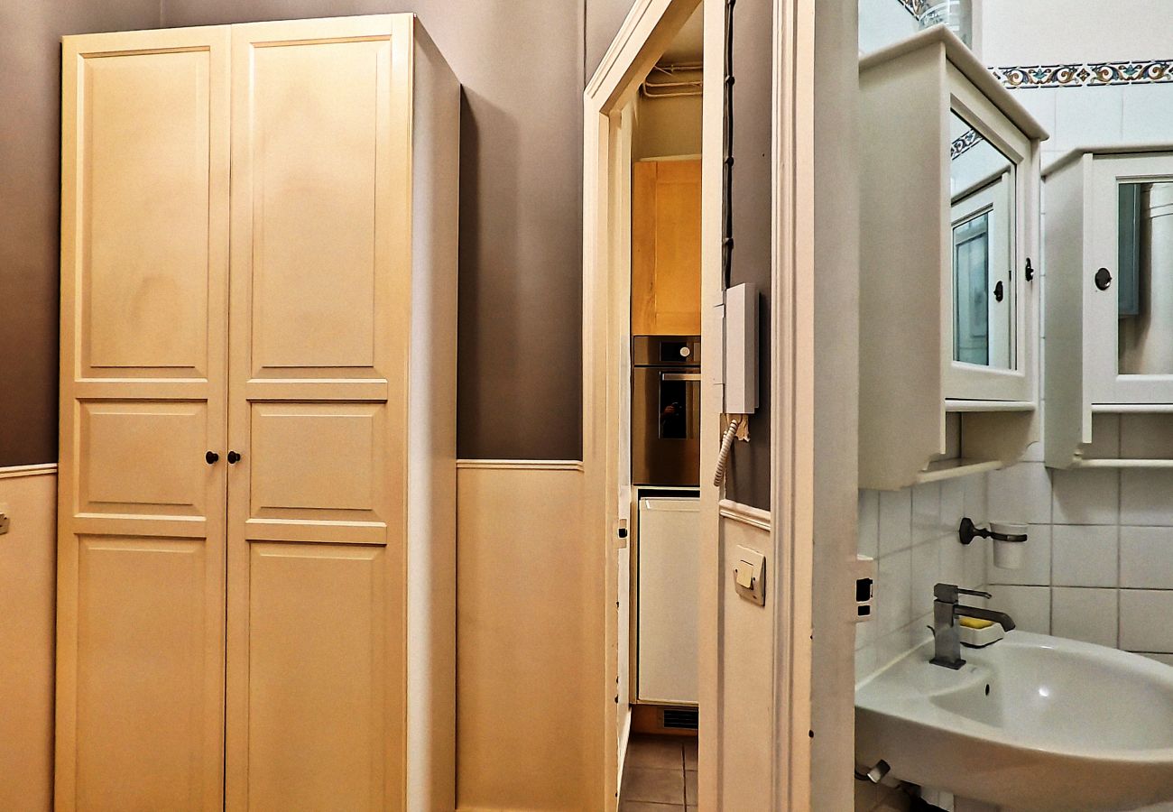 Appartement à Paris - Rue Quentin-Bauchart - Paris 8 - 208075