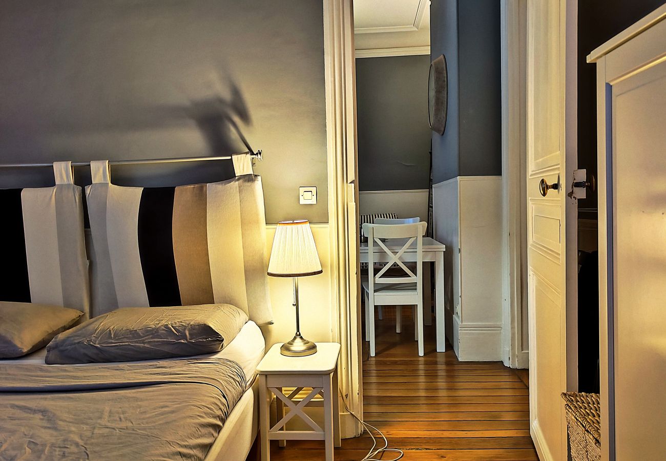 Appartement à Paris - Rue Quentin-Bauchart - Paris 8 - 208075