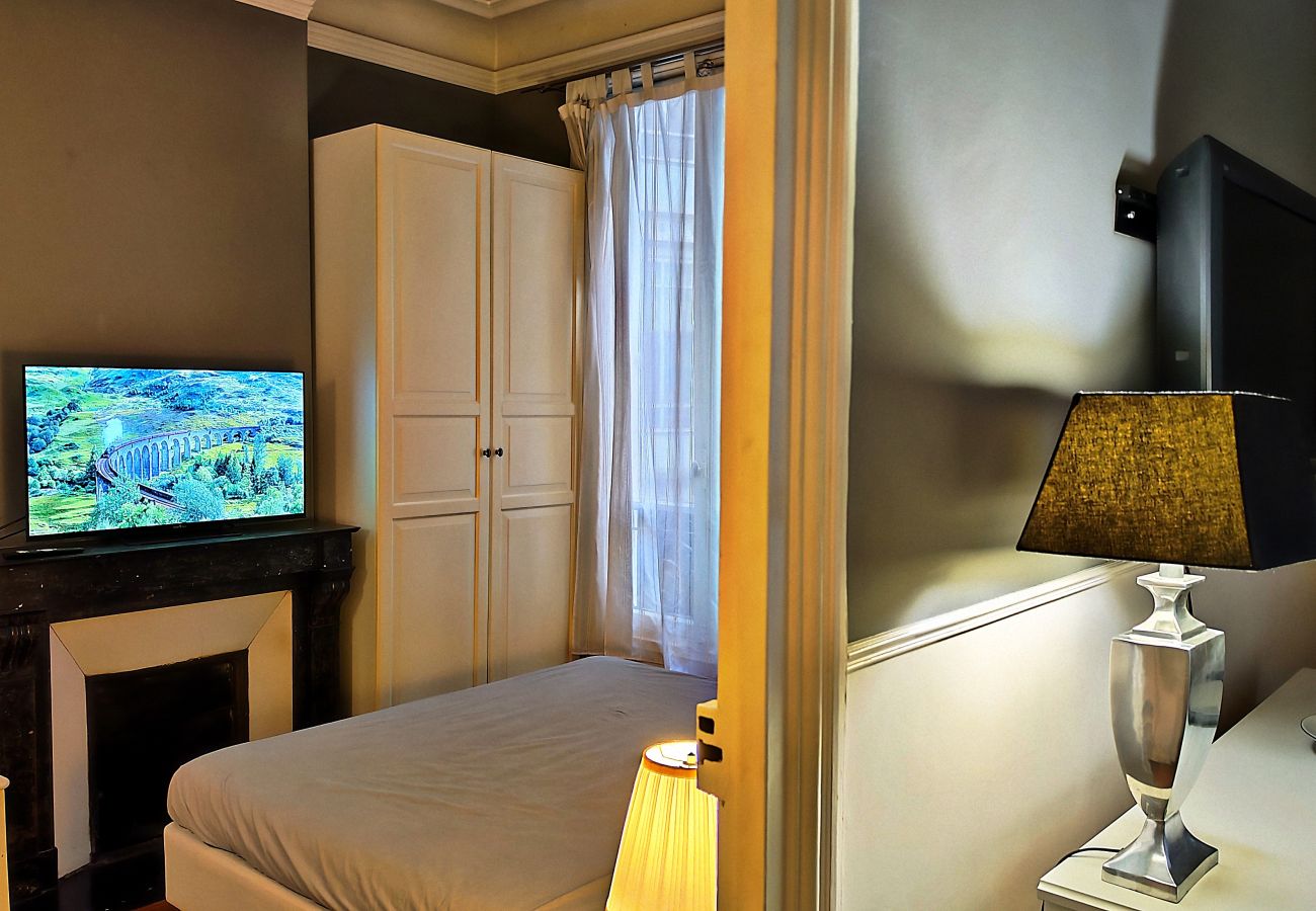 Appartement à Paris - Rue Quentin-Bauchart - Paris 8 - 208075