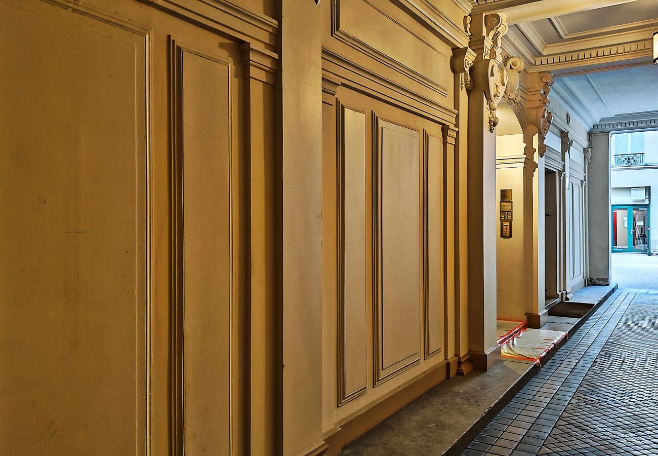 Appartement à Paris - Rue Quentin-Bauchart - Paris 8 - 208075