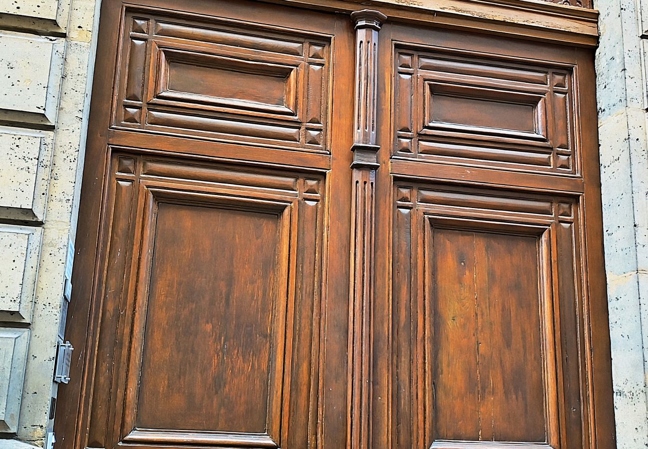 Appartement à Paris - Rue Quentin-Bauchart - Paris 8 - 208075